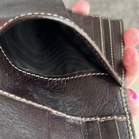 Gucci canvas with leather and great stitching! Very nice condition. Snappy! - Picture 14 of 15